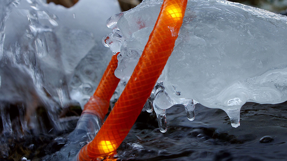 Collare luminoso LEUCHTIE nel test di resistenza invernale